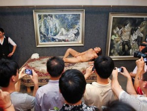 汤芳人体写真集，收录全裸艺术照，展现极致之美